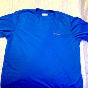 Columbia pfg outdoor sun shirt.